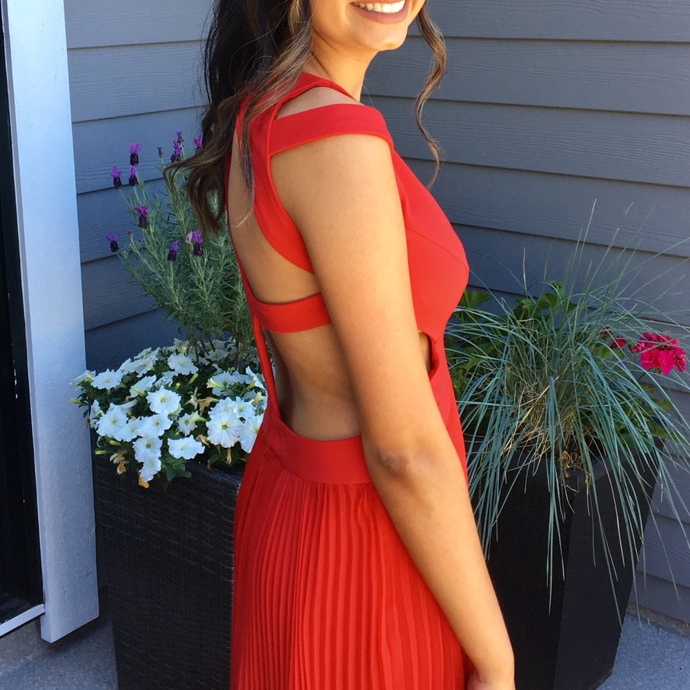 Red gown - Picture 5 of 5
